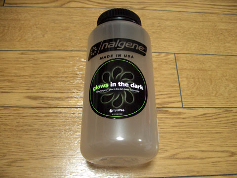 nalgene  glows in the dark_a0115676_294693.jpg