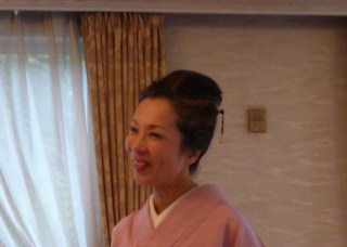 加藤ますえさん・コンサートの着物と髪型。_f0181251_17373376.jpg