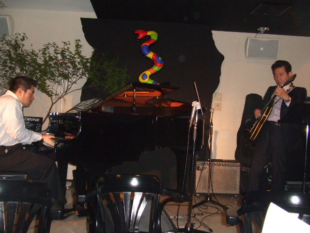 ライブカフェ2000の写真をご覧下さい_e0119092_9283816.jpg