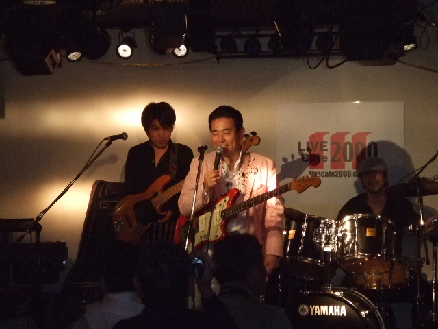 ライブカフェ2000の写真をご覧下さい_e0119092_9331458.jpg