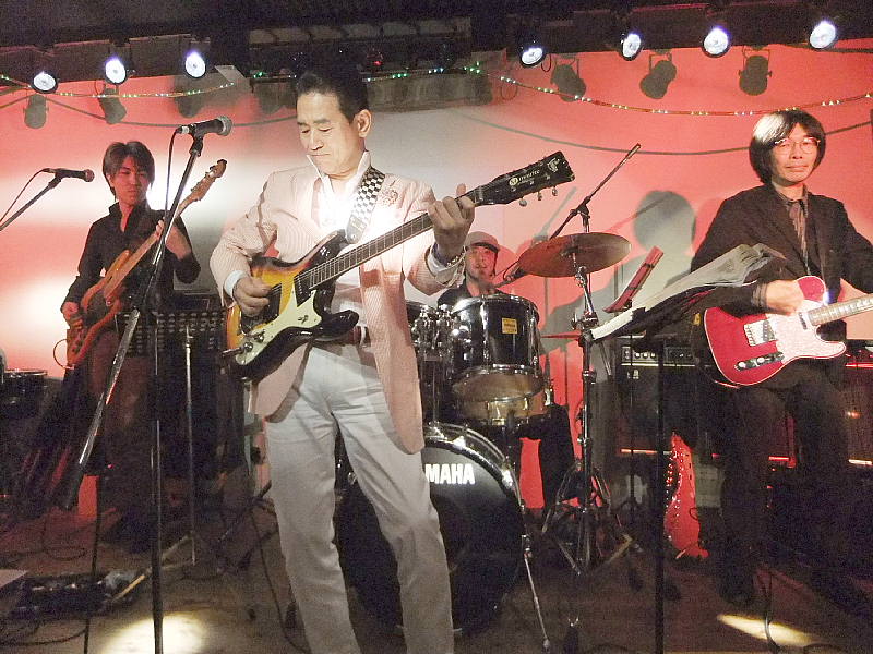 ライブカフェ2000の写真をご覧下さい_e0119092_936744.jpg
