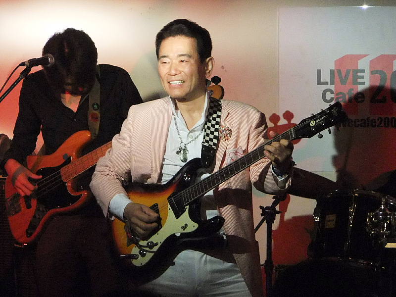 ライブカフェ2000の写真をご覧下さい_e0119092_9453537.jpg