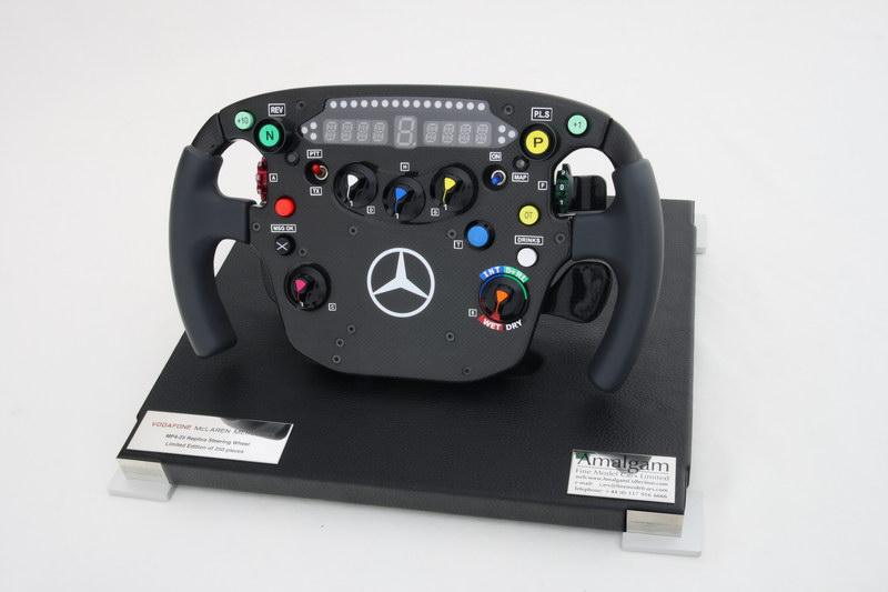 Amalgamの新製品情報！！ No.34 「McLaren Mercedes MP4/25 Steering Wheel」 _b0185640_1753555.jpg