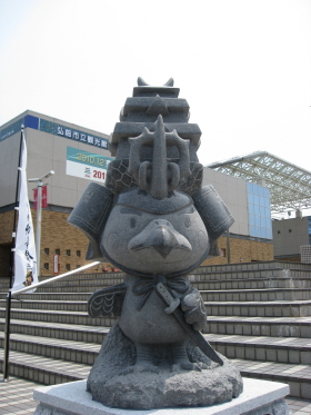 たか丸くん石像:追手門広場(弘前市)_b0147224_2238360.jpg