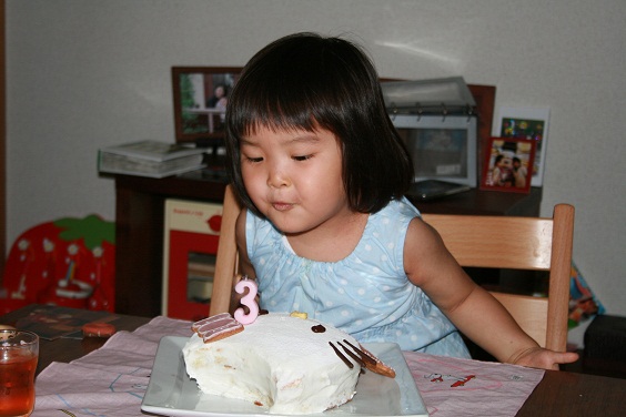 3歳のバースデーケーキ。_e0045565_2392797.jpg
