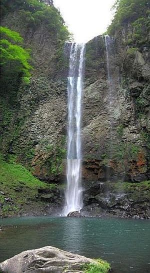 “滝見”遊山(その2)：新緑の“巌流”・・・富貴野の滝_c0001578_9572339.jpg