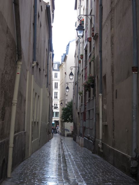 パリ4区、雨上がりの石畳〜（フランス）_f0119071_983458.jpg