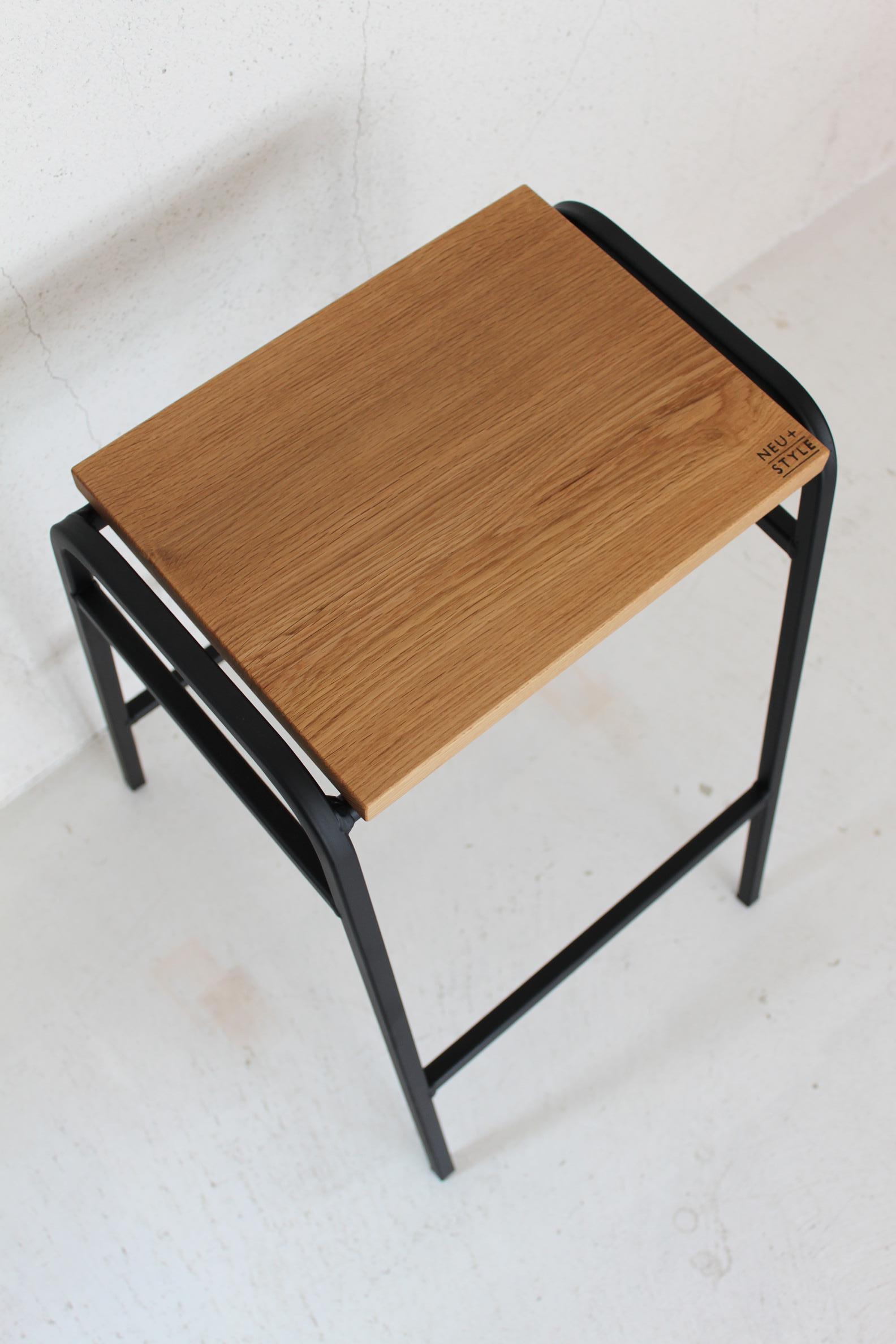 ANTIQUE STOOL_c0146581_027731.jpg