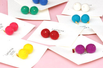 FELT BALL PIERCE。_b0147133_1764546.jpg