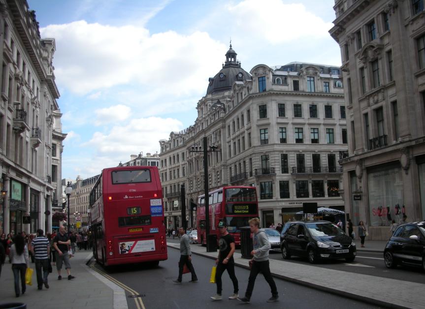 オックスフォード サーカス駅からリバティ百貨店へ ロンパラ London パラダイス