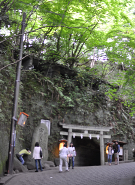 Zeniarai Benzaiten in Kamakura_d0160582_1172693.jpg