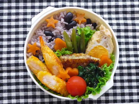 黒豆ご飯のお弁当＾＾ナッツとドライフルーツたっぷりバー＾＾_f0198186_9265660.jpg