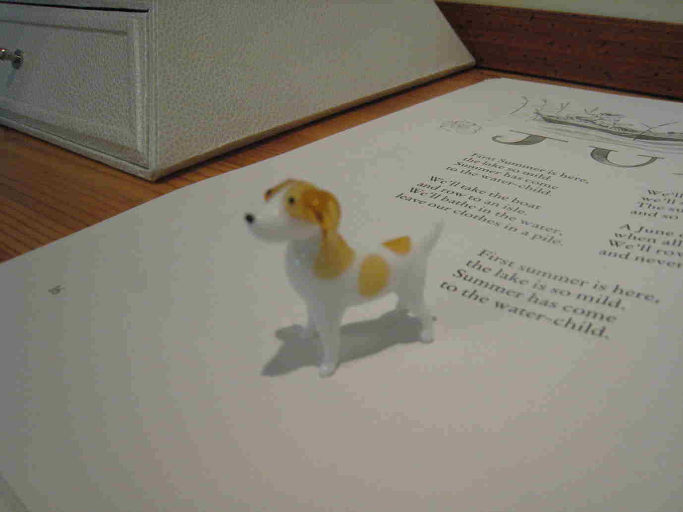 犬の置物_f0199750_22102454.jpg