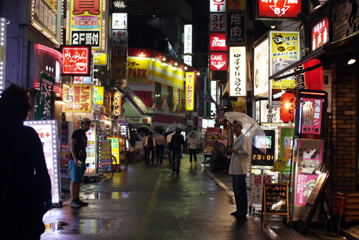 繁華街雨の夜_b0164664_20232760.jpg