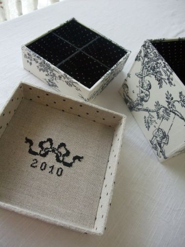 イニシャルクロスステッチの箱_a0157409_90547.jpg