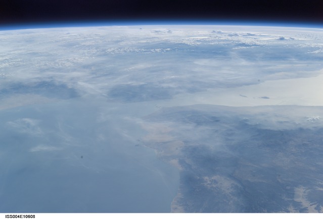 やっぱりアデン湾の上空にUFOが?_e0171614_13233010.jpg
