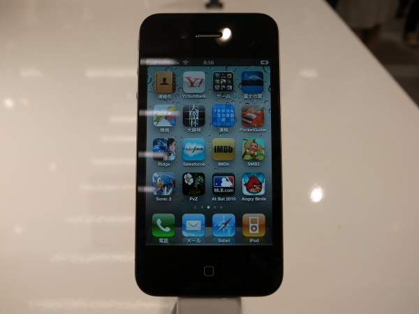 「iPhone 4」がついに販売!:リークモデルそのままだった!_e0171614_14215758.jpg