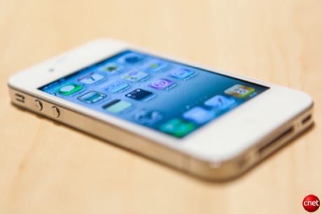 「iPhone 4」がついに販売!:リークモデルそのままだった!_e0171614_14222144.jpg