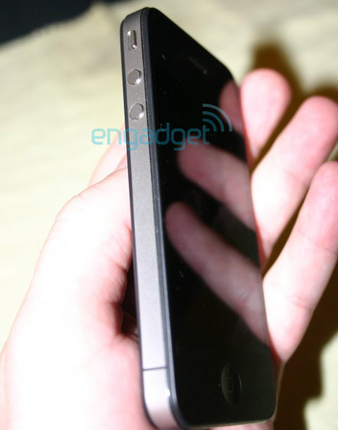 「iPhone 4」がついに販売!:リークモデルそのままだった!_e0171614_1423348.jpg