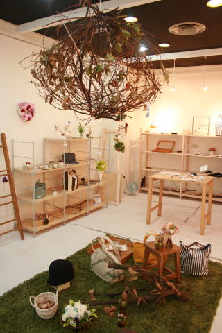 「恋するアトリエ」4人展 2日目_a0136507_19412879.jpg