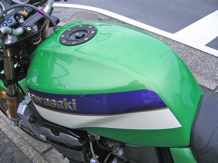 ZRX1100にアルミタンク搭載完了！！_c0086965_22231818.jpg