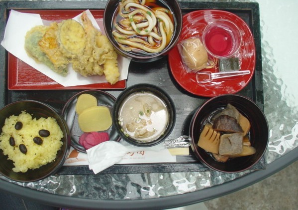 鳥は幸福と愛の象徴だってね_e0074955_141127.jpg