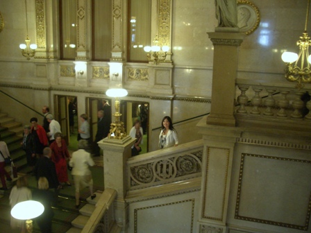 ウィーン国立歌劇場へ_a0159707_2333328.jpg