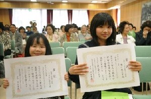 宮若全国俳句大会「児童生徒の部」　大賞に實藤さんと都川さん_e0113829_1795771.jpg