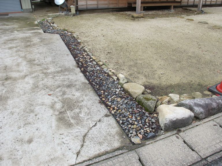 強引な「開発」と良い意味での「雨ざらし」_f0076731_22403969.jpg