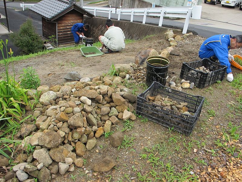 強引な「開発」と良い意味での「雨ざらし」_f0076731_2242295.jpg