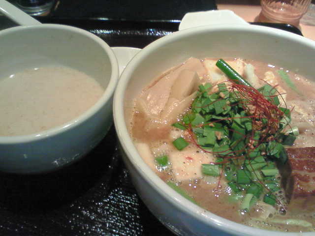 弥彦(ラーメン店)_a0148953_11343583.jpg