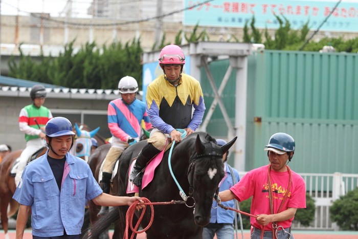 2010年6月27日(日) 福山競馬 5R 福山・高知連携円福寺シリーズ三戦 C6 その1_a0077663_5264297.jpg