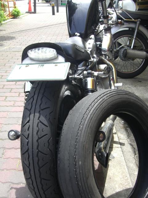 ハーレーダビットソン　スポーツスター　バイク　リアタイヤ スポーツスター」ノーマル感を壊さず、リアタイヤを見せつけるカスタム