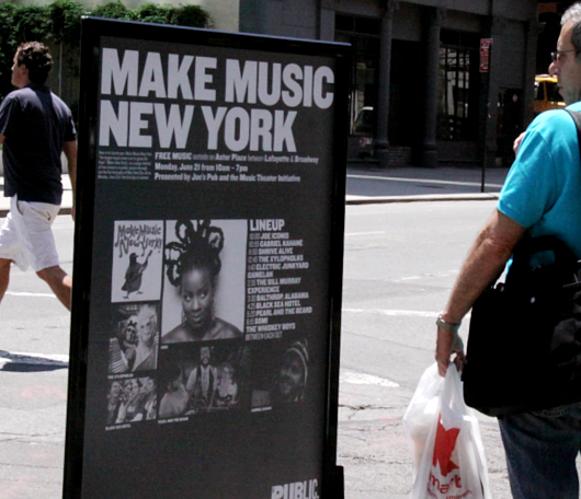 Make Music New Yorkで見かけたユニークなバンド?_b0007805_21501896.jpg