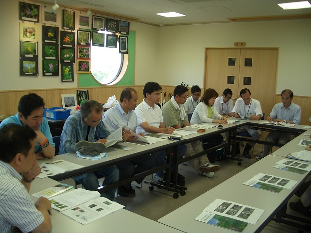注目の「浮島ヶ原自然公園」を新人議員7名で視察!_f0141310_23303090.jpg