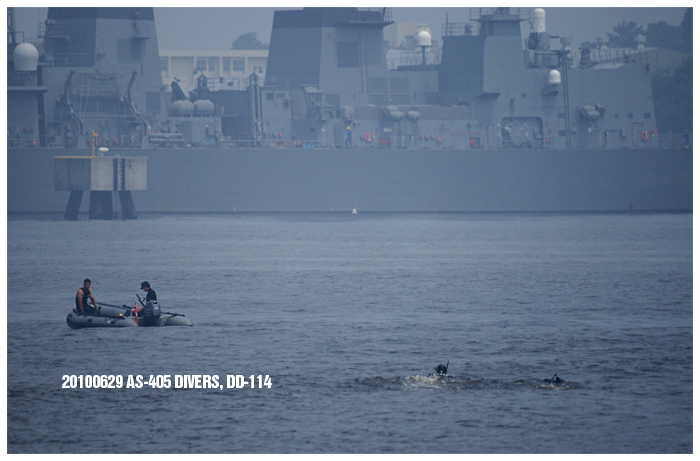 20100629 『YOKOSUKA軍港めぐり』（横須賀消磁所）潜水艦救難母艦ちよだDIVERS「靄霞」_b0176417_2364380.jpg