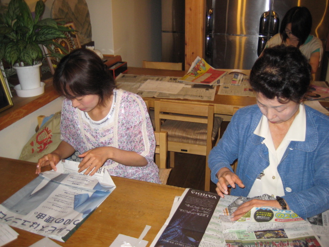 楽しくエコ!! 新聞バッグつくり_b0093221_21505915.jpg