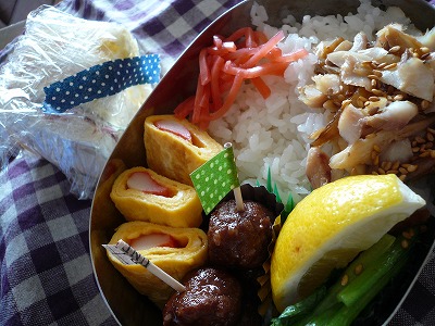 鯵のほぐしのっけ弁当♪_a0142009_1055110.jpg