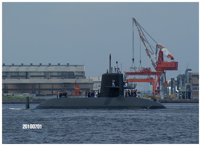 20100701 『YOKOSUKA軍港めぐり』（heavy industries）おやしお型潜水艦_b0176417_28498.jpg