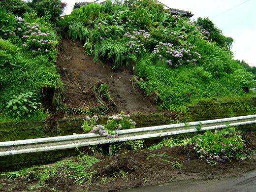 都城・庄内町の土砂崩れ_c0147123_20394565.jpg