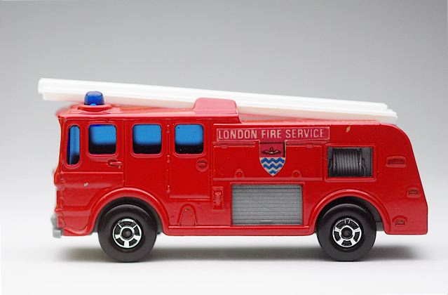 Matchbox /Merryweather Fire Engine #35_b0126317_5313514.jpg