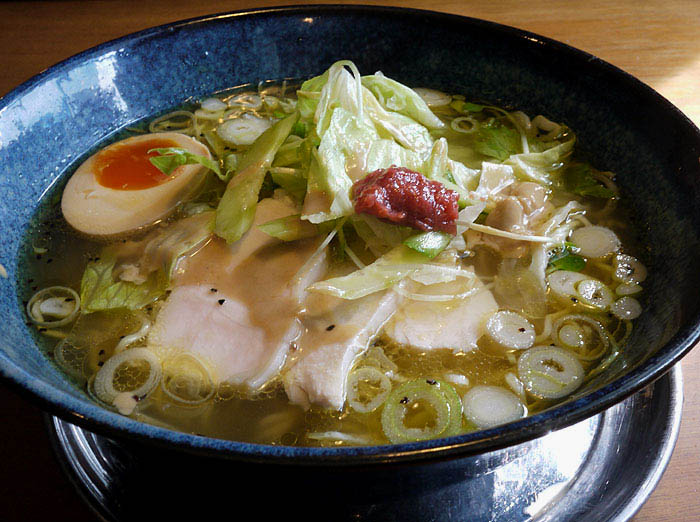 限定 鶏塩ラーメン  ＠ 新在家 もんど_e0024756_0345399.jpg