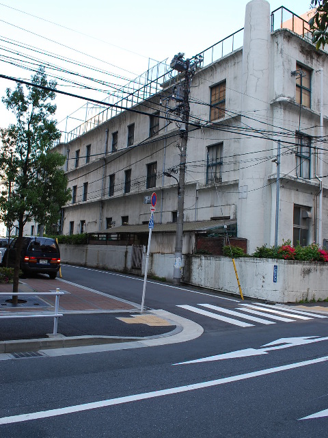 東京都港区旧愛宕高等小学校(昭和モダン建築探訪)_f0142606_18272819.jpg