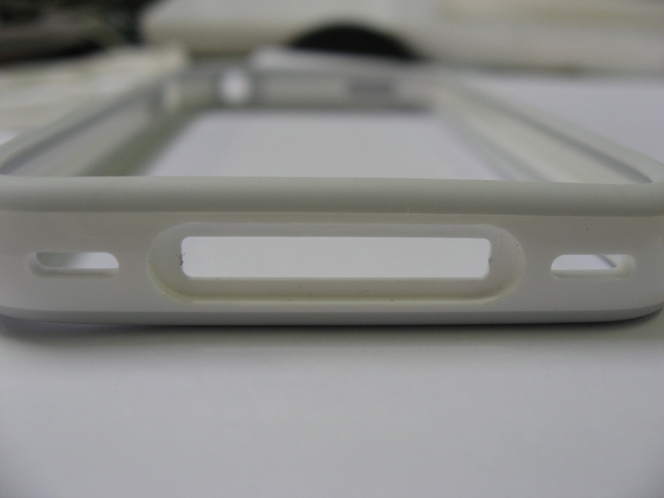 ●iPhone4用のBumperに純正以外のDockコネクターが入らない対処法_a0033733_11542253.jpg