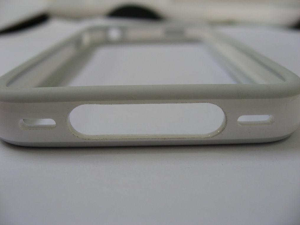 ●iPhone4用のBumperに純正以外のDockコネクターが入らない対処法_a0033733_11545092.jpg