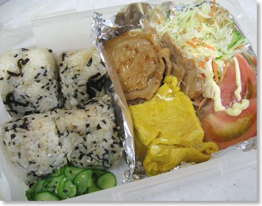 豚の生姜焼きで！オヤジ弁当_a0056451_21381883.jpg