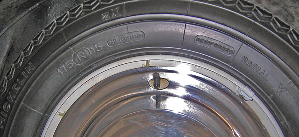 [ my DS 23 の front-Tyres : MICHELIN の現状 ]_c0019483_15511390.jpg