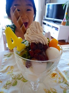 4歳のお誕生日は抹茶パフェ。_c0164603_22205918.jpg