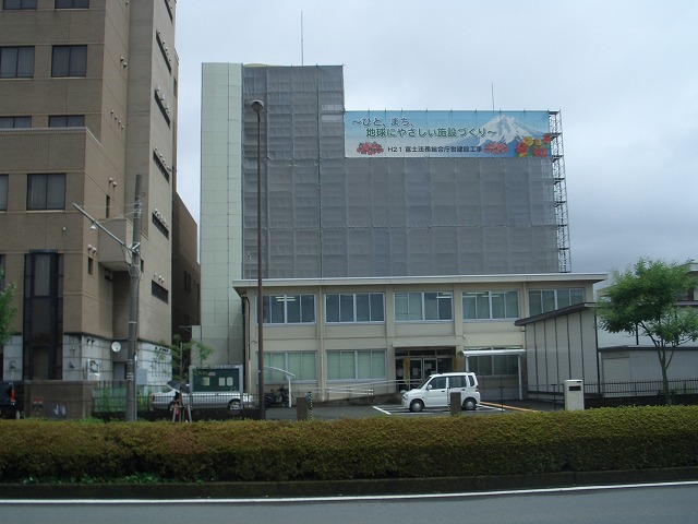 姿を現し始めた「富士法務総合庁舎」_f0141310_22403414.jpg