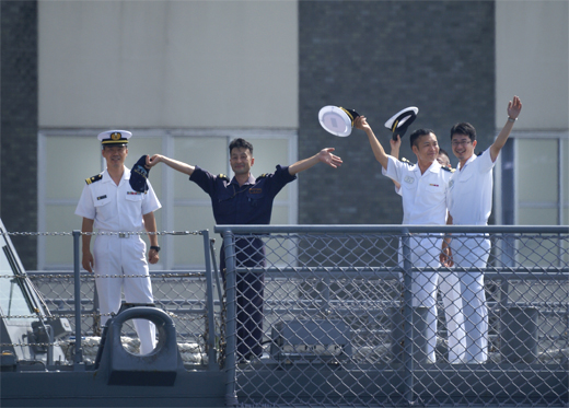 『YOKOSUKA軍港めぐり』おやしお型潜水艦さん着岸と長浦港にて_e0150566_6144989.jpg